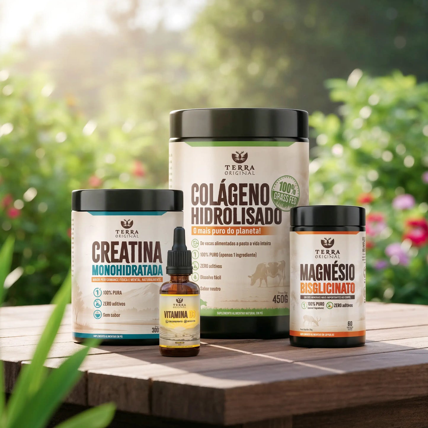 Kit Saúde Suprema Terra Original com colágeno hidrolisado 100% puro, creatina monohidratada, magnésio bisglicinato e vitamina D3 em óleo TCM em mesa de madeira ao ar livre com fundo verde natural
